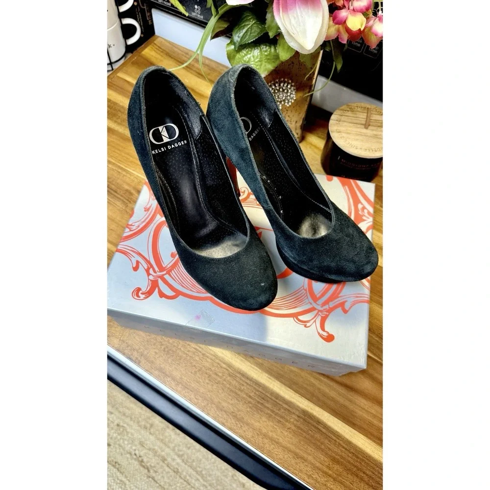 Kelsi Dagger Shoes Size 8M, Abrielle Black Suede, Stock Number A12 Heels.